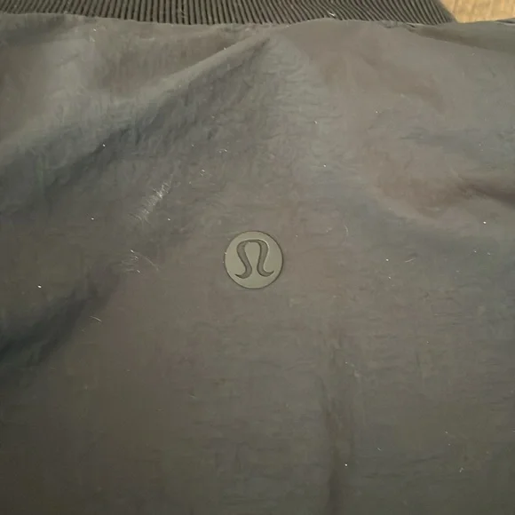 REVERSIBLE LULULEMON black puff/shell bomber - Picture 6 of 6